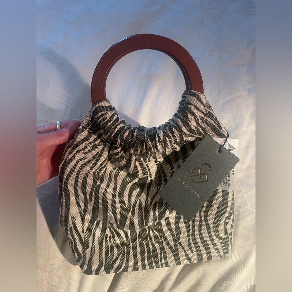 NWT Street Level boutique brand zebra purse retails $98!!!